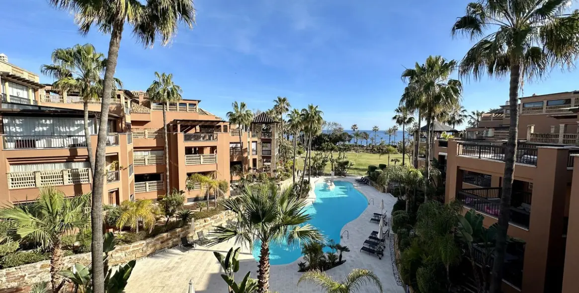 Venta de apartamento en planta baja en San Pedro de Alcántara 1