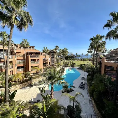 Venta de apartamento en planta baja en San Pedro de Alcántara