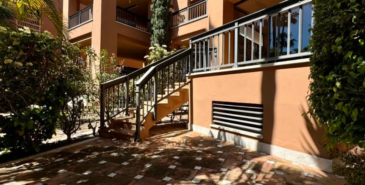 Venta de apartamento en planta baja en San Pedro de Alcántara 9