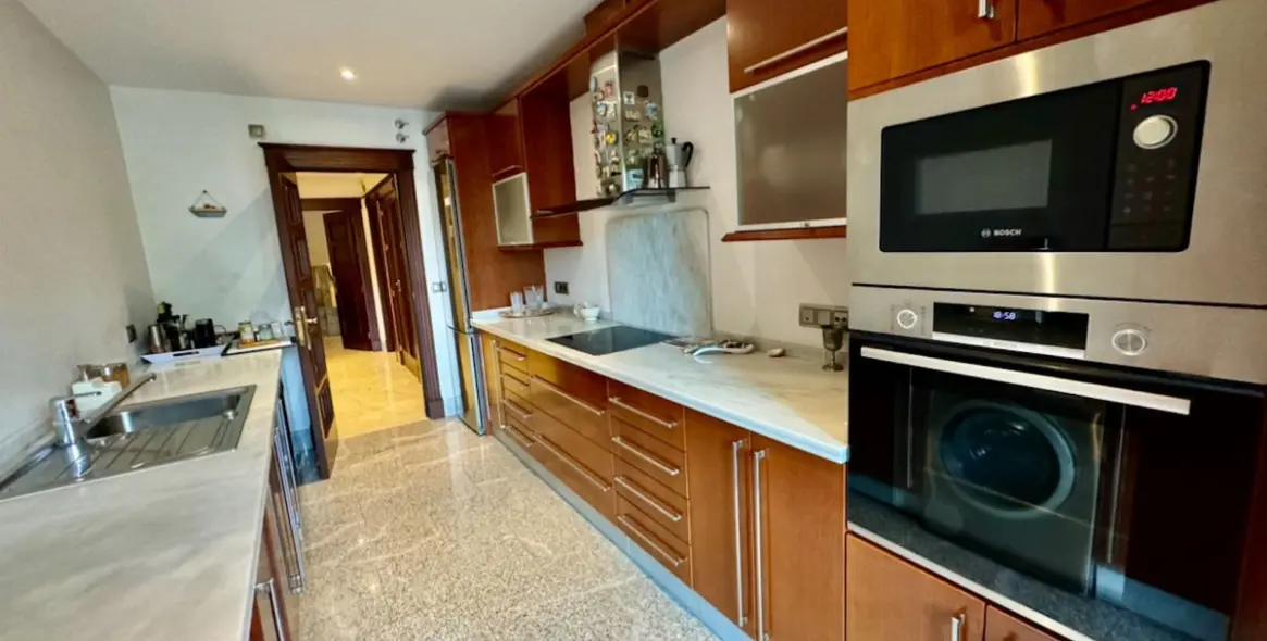 Venta de apartamento en planta baja en San Pedro de Alcántara 10