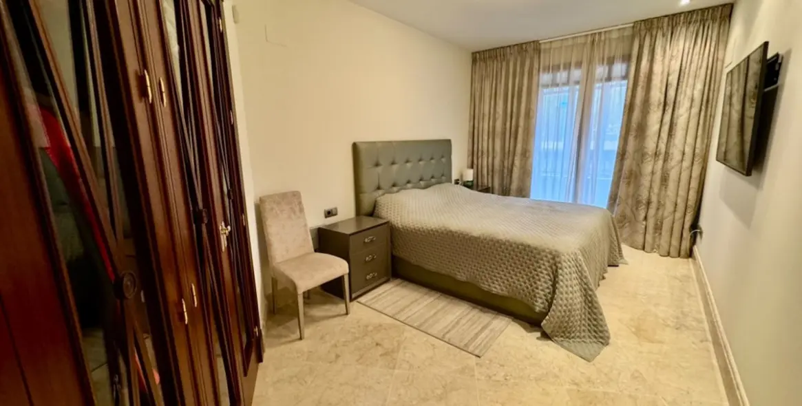 Venta de apartamento en planta baja en San Pedro de Alcántara 12