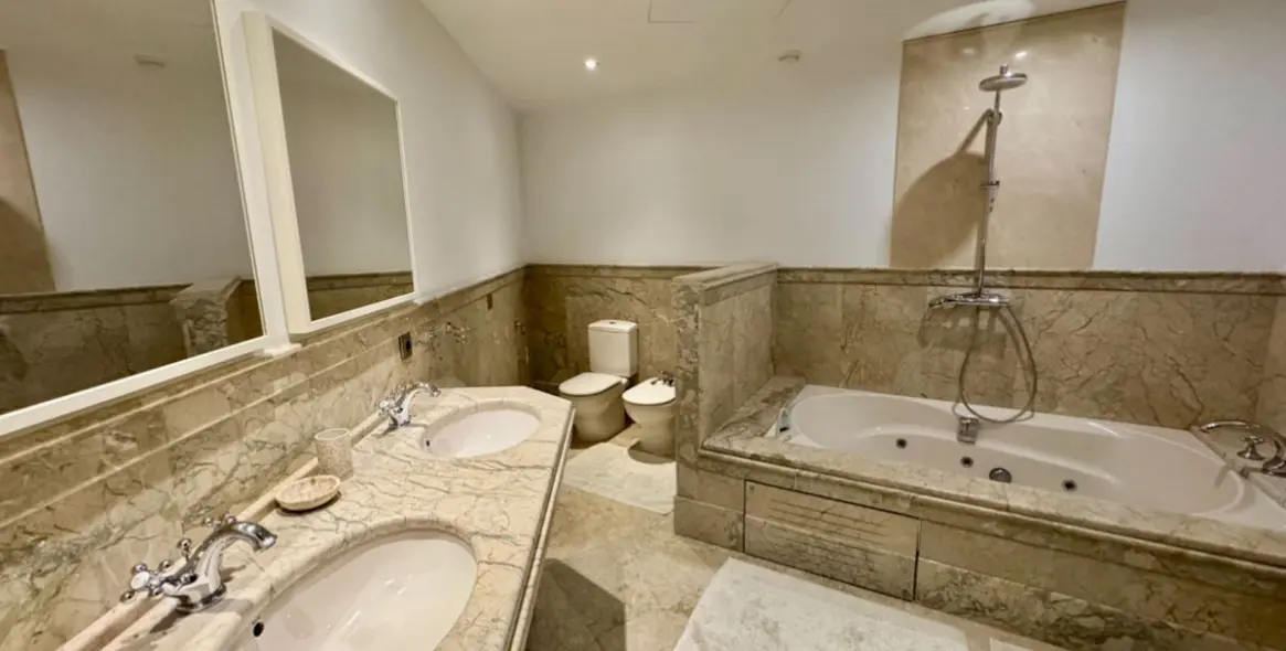Venta de apartamento en planta baja en San Pedro de Alcántara 13