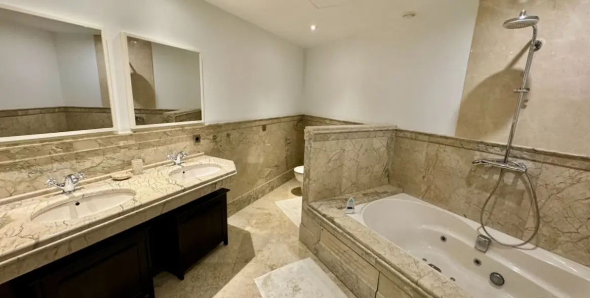 Venta de apartamento en planta baja en San Pedro de Alcántara 14