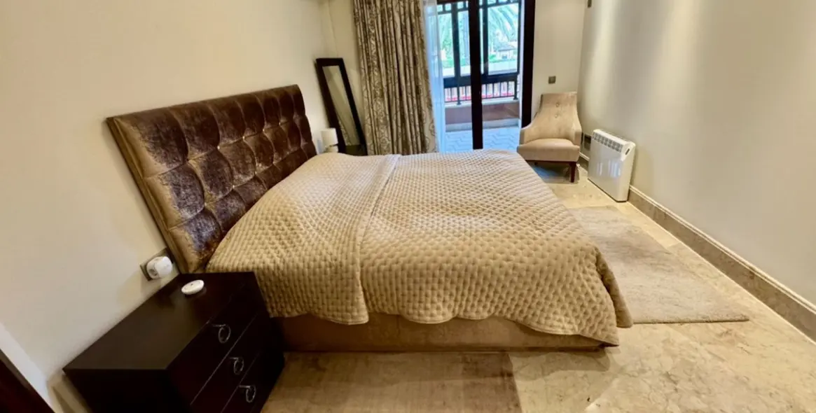 Venta de apartamento en planta baja en San Pedro de Alcántara 17