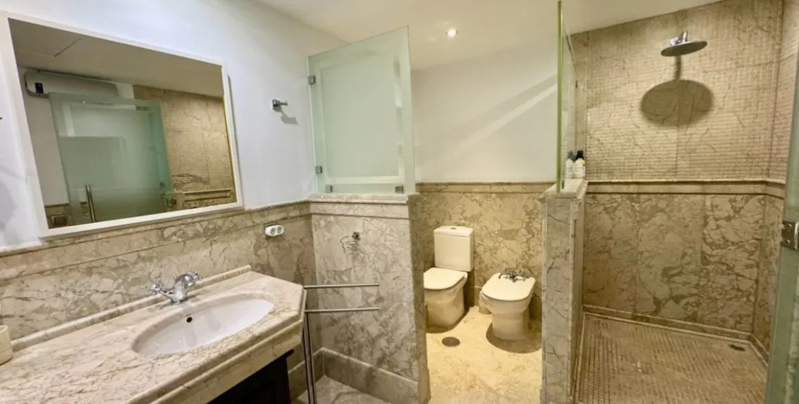 Venta de apartamento en planta baja en San Pedro de Alcántara 20
