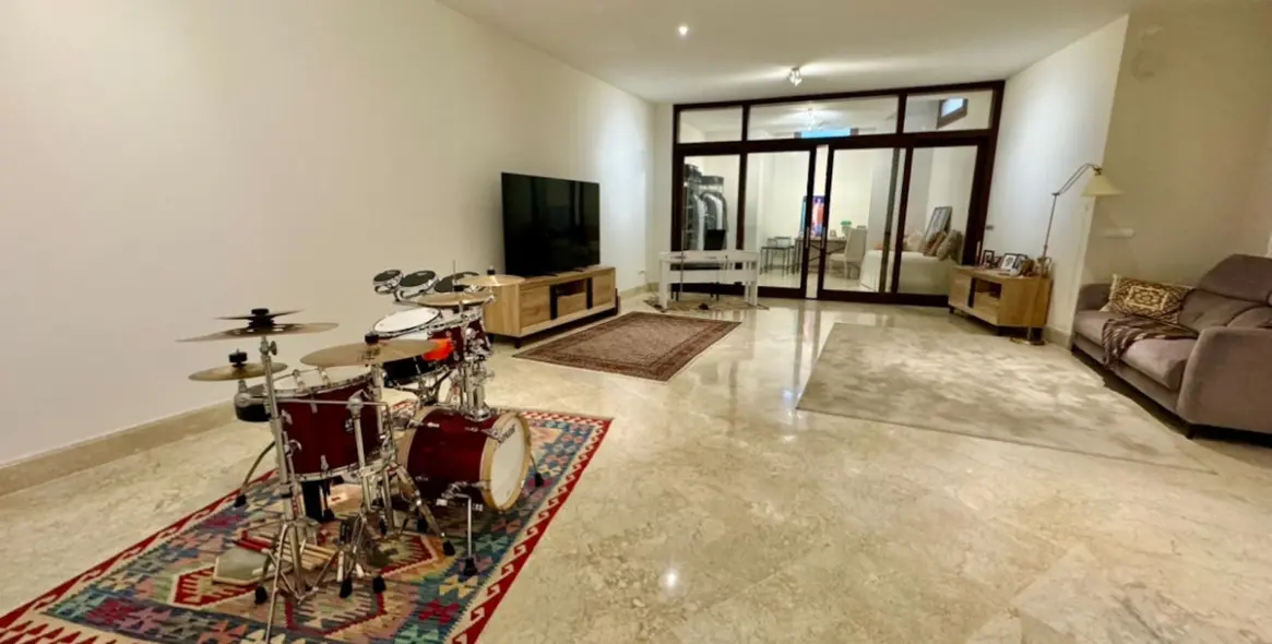 Venta de apartamento en planta baja en San Pedro de Alcántara 23