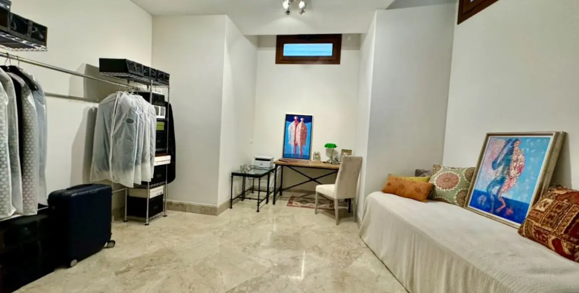Venta de apartamento en planta baja en San Pedro de Alcántara 24
