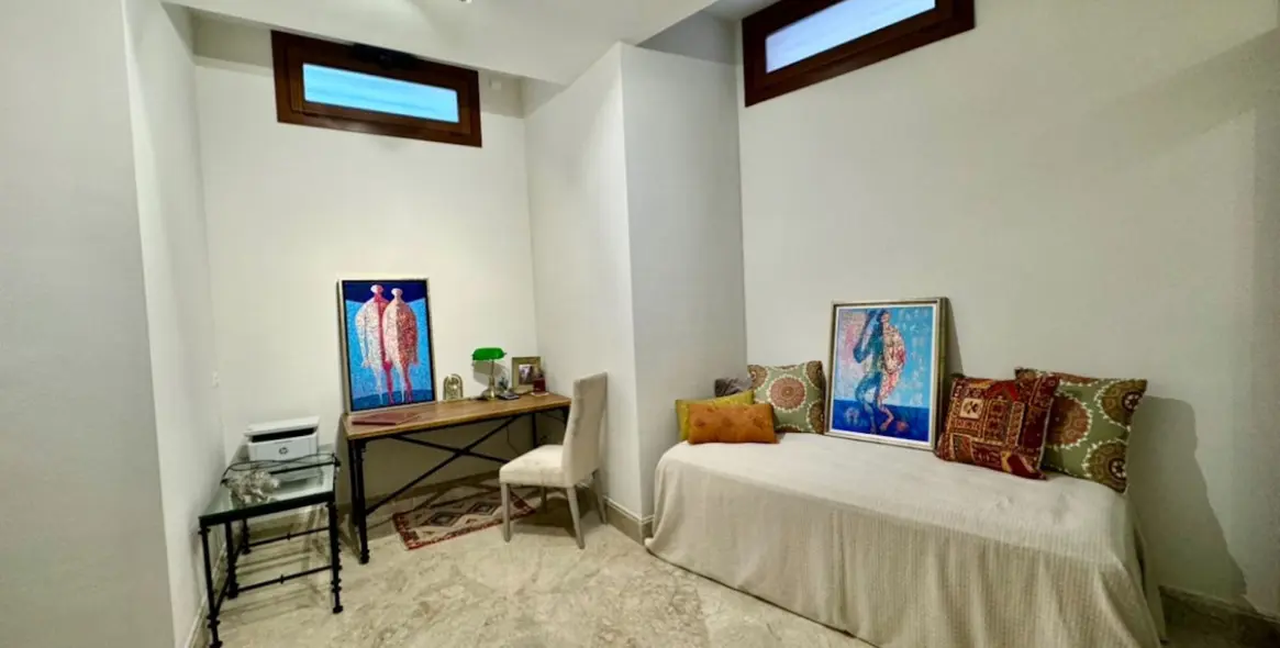 Venta de apartamento en planta baja en San Pedro de Alcántara 25