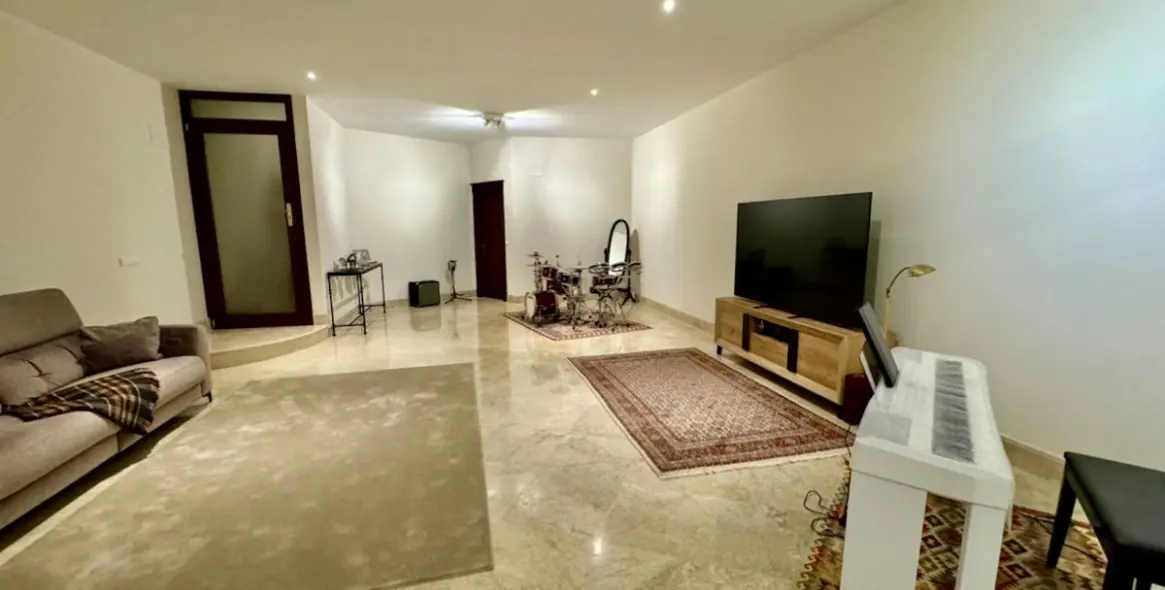 Venta de apartamento en planta baja en San Pedro de Alcántara 26