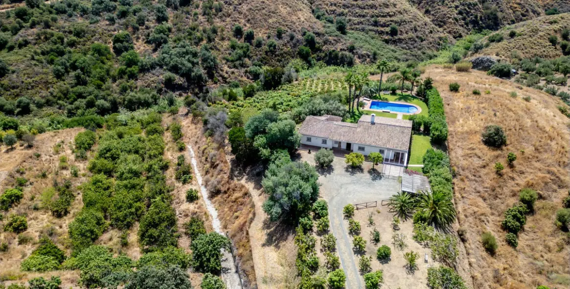 Продажа  отдельно стоящей виллы в Alhaurín el Grande 43