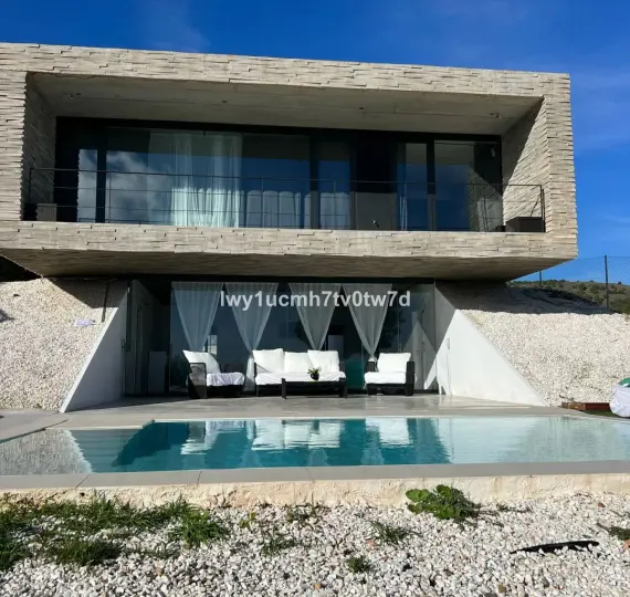 Sale of detached villa in Benalmadena