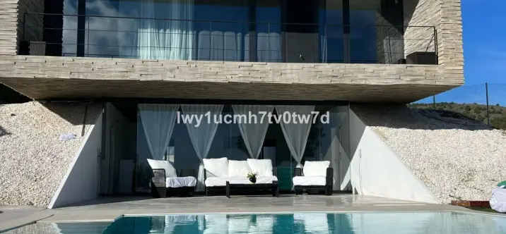 Sale of detached villa in Benalmadena 0