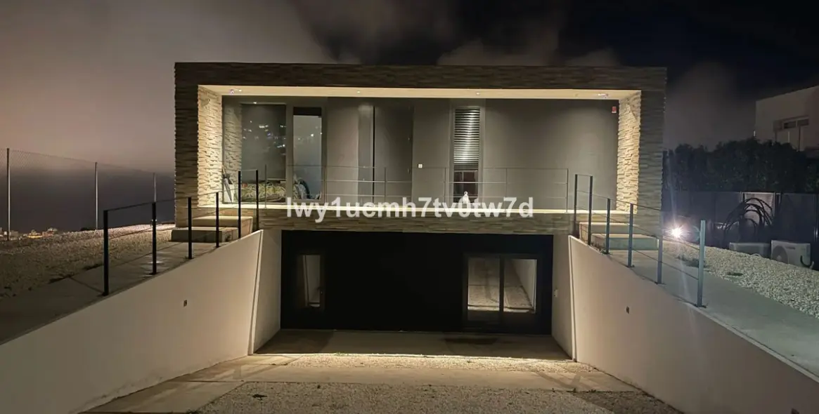 Sale of detached villa in Benalmadena 3