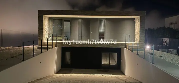 Sale of detached villa in Benalmadena 2