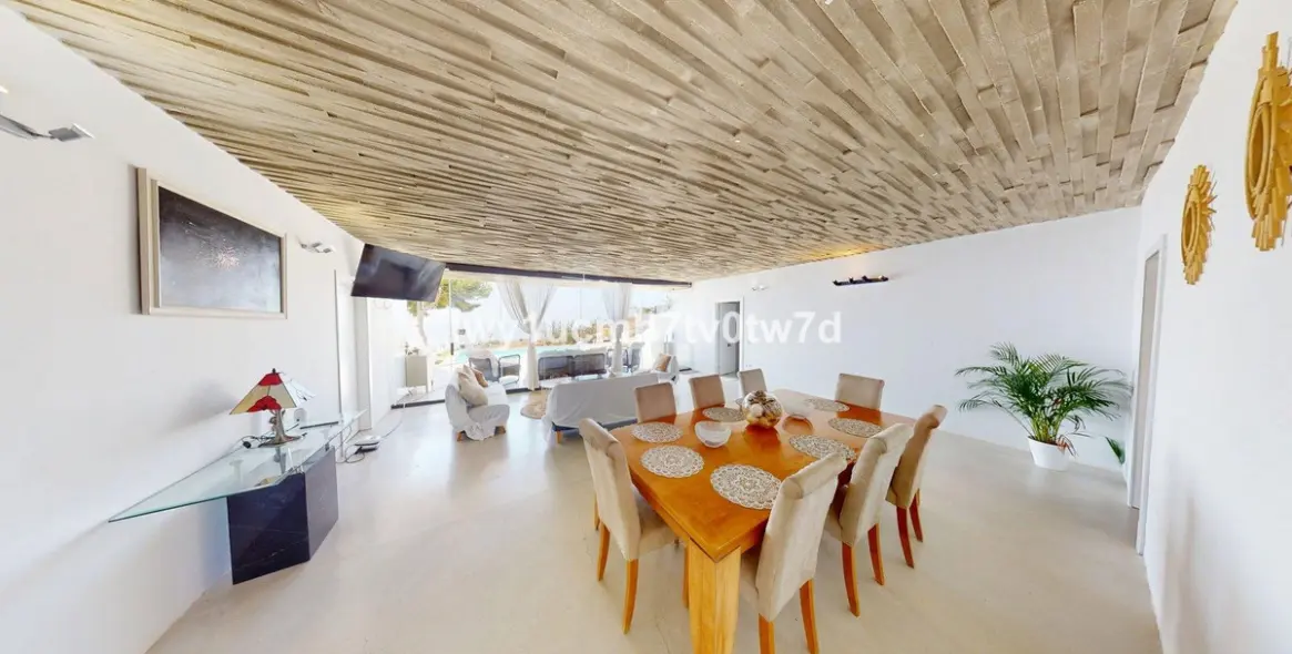 Sale of detached villa in Benalmadena 14