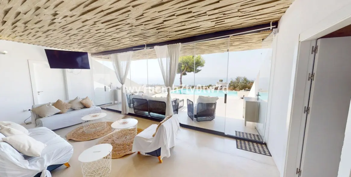 Sale of detached villa in Benalmadena 18