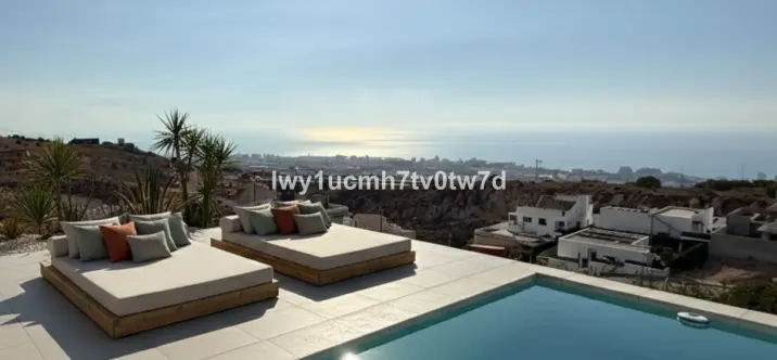Sale of detached villa in Benalmadena 3