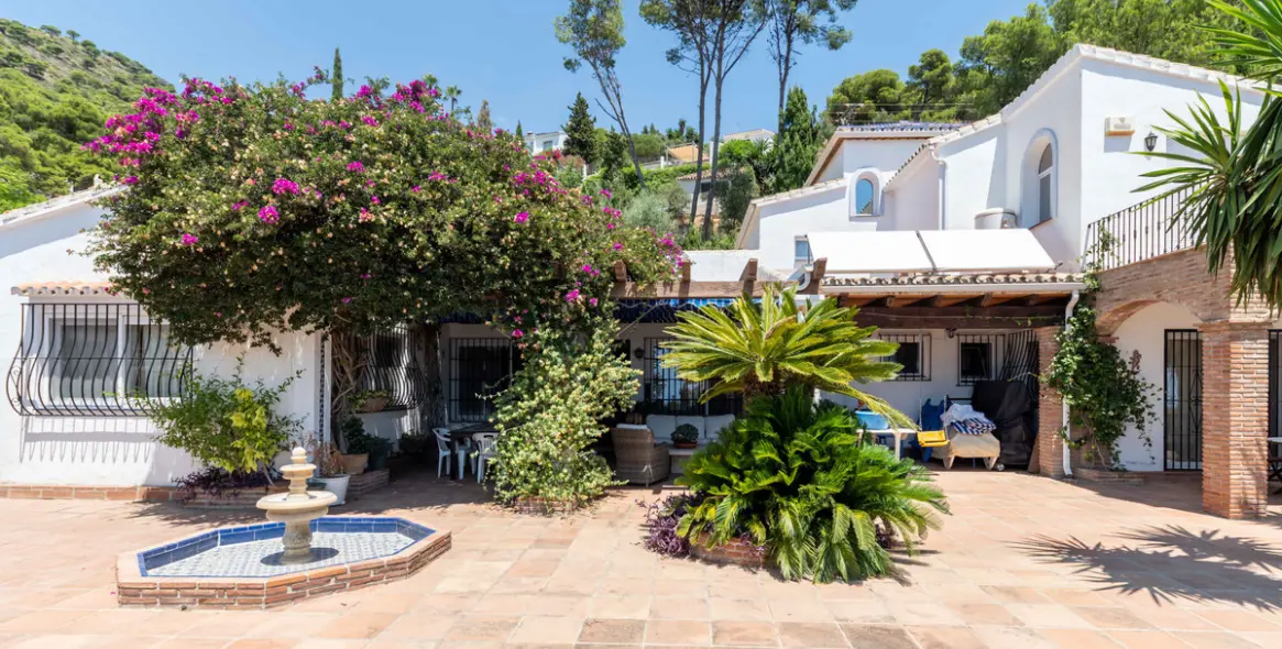 Sale of detached villa in Mijas 1