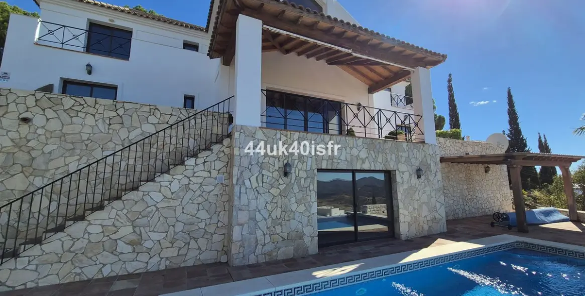 Sale of detached villa in Valtocado 4