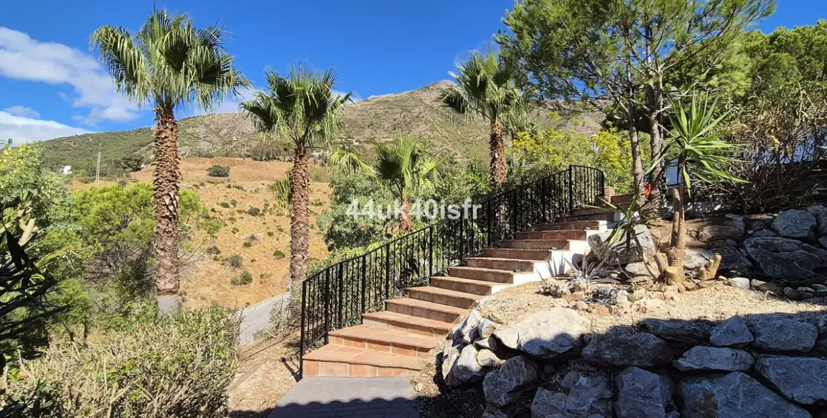 Sale of detached villa in Valtocado 8