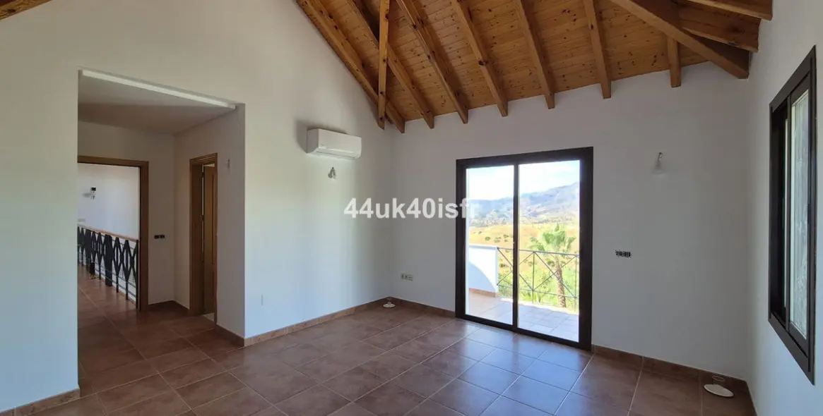 Sale of detached villa in Valtocado 9