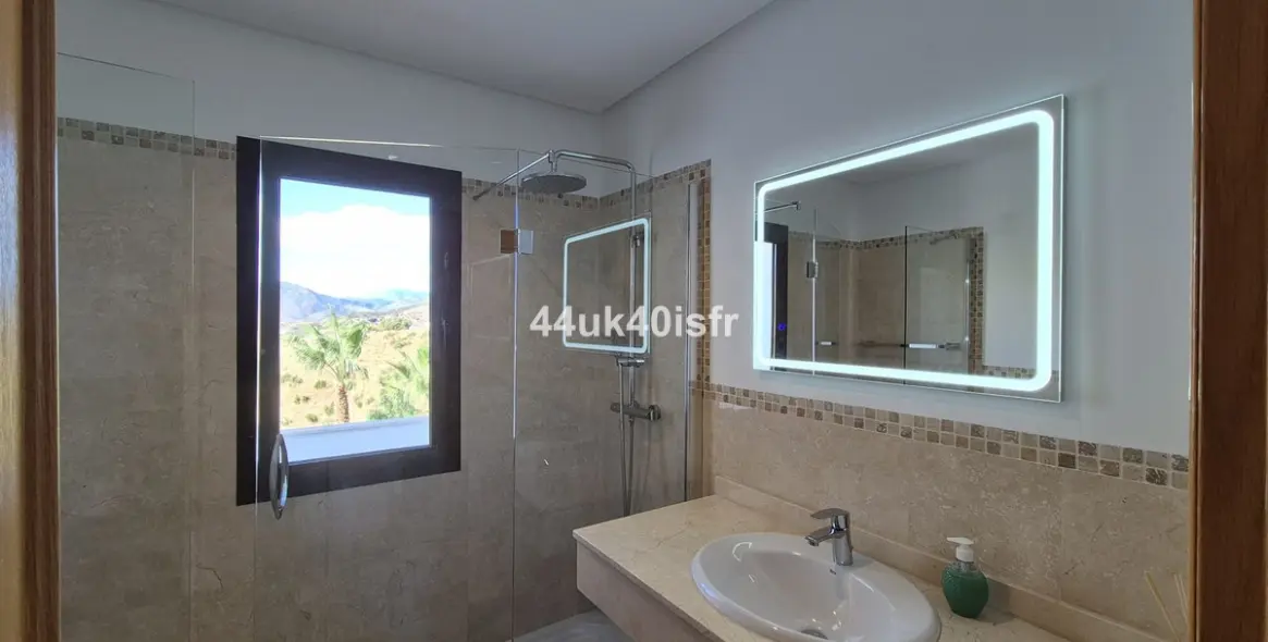 Sale of detached villa in Valtocado 13
