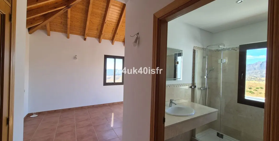 Sale of detached villa in Valtocado 15