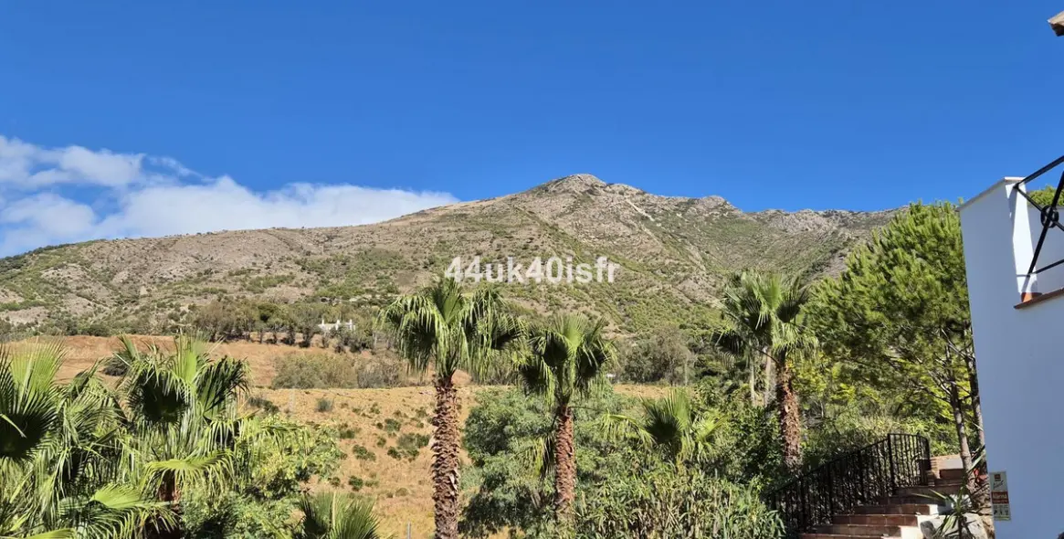 Sale of detached villa in Valtocado 19