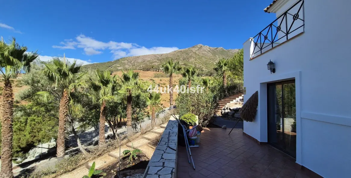 Sale of detached villa in Valtocado 20