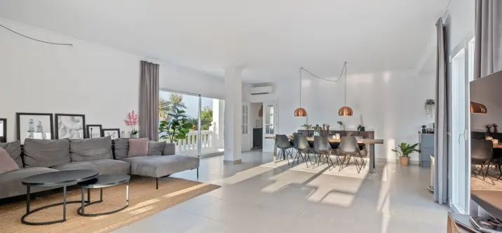 Venta de villa independiente en Cerros del Aguila 2