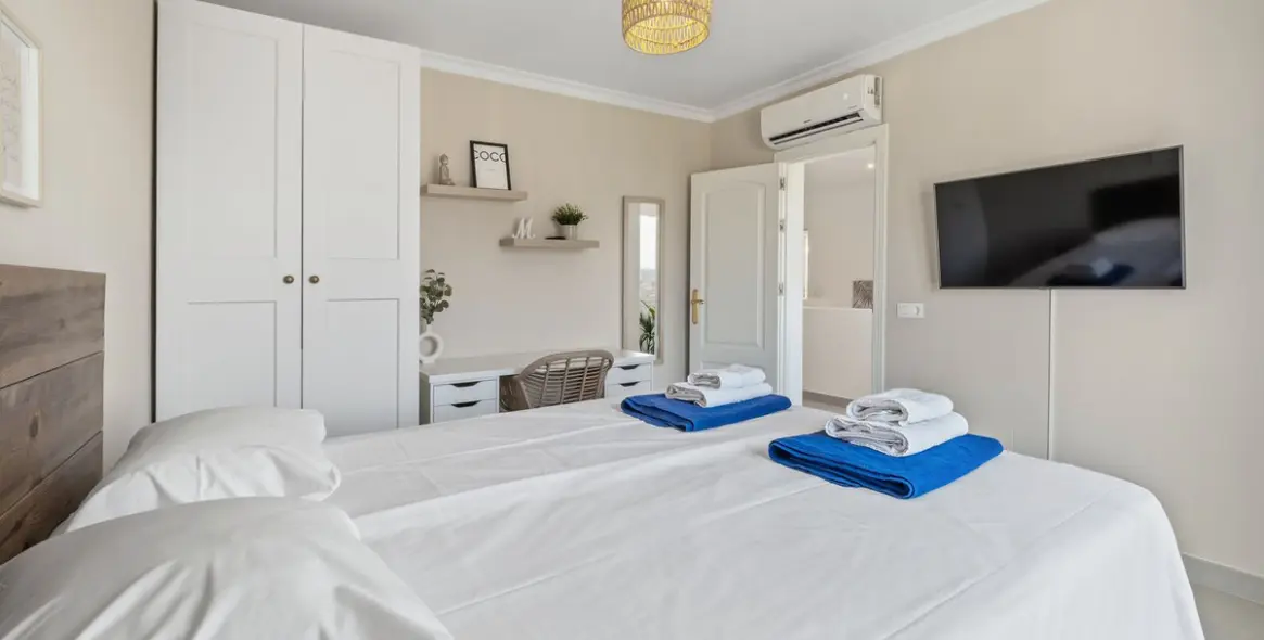 Sale of detached villa in Cerros del Aguila 13