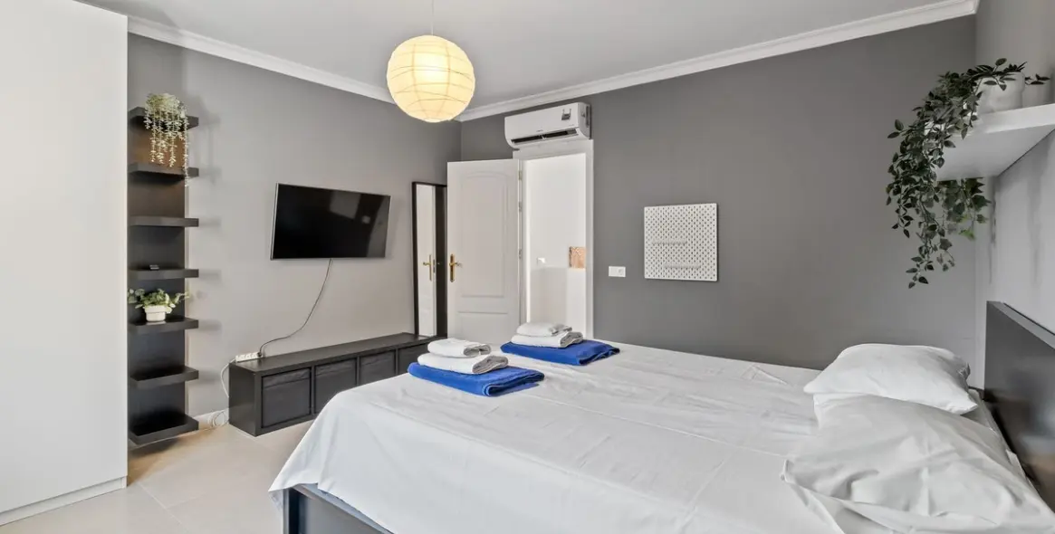 Sale of detached villa in Cerros del Aguila 17