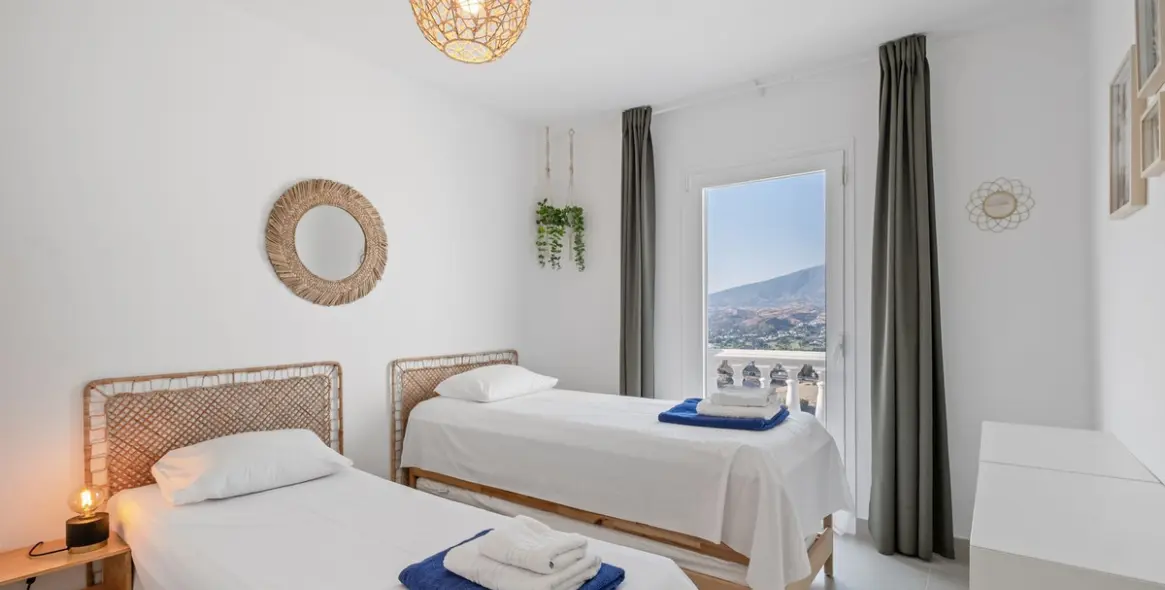 Sale of detached villa in Cerros del Aguila 18