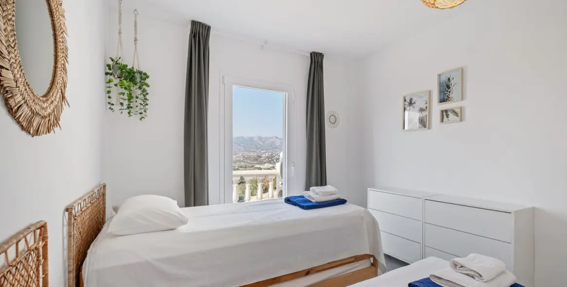 Sale of detached villa in Cerros del Aguila 19