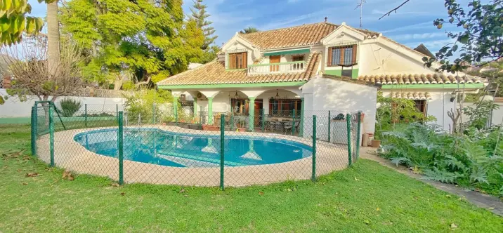 Venta de villa independiente en Marbella 0