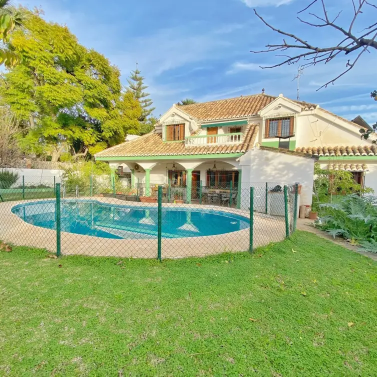 Продажа  отдельно стоящей виллы в Marbella