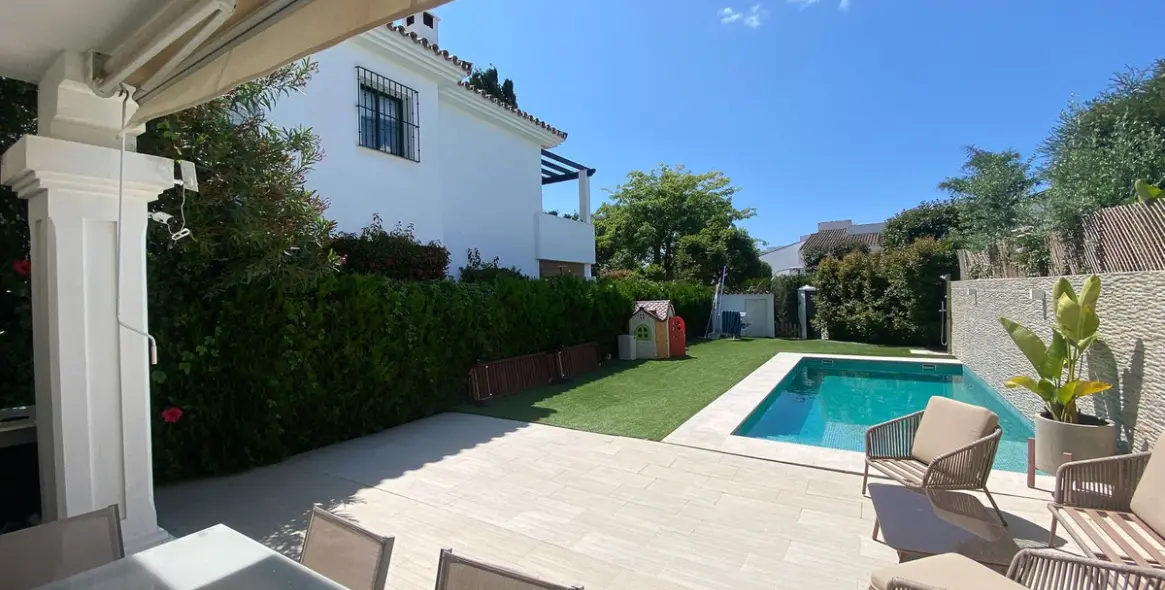 Sale of semi-detached house in San Pedro de Alcántara 1
