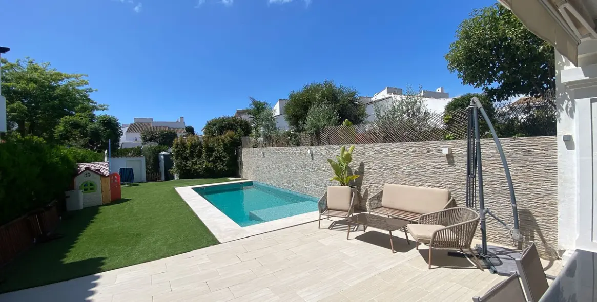 Sale of semi-detached house in San Pedro de Alcántara 2