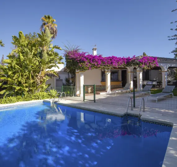 Venta de villa independiente en Guadalmina Alta