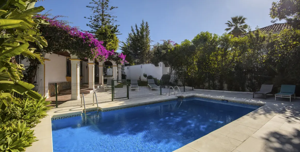 Venta de villa independiente en Guadalmina Alta 1