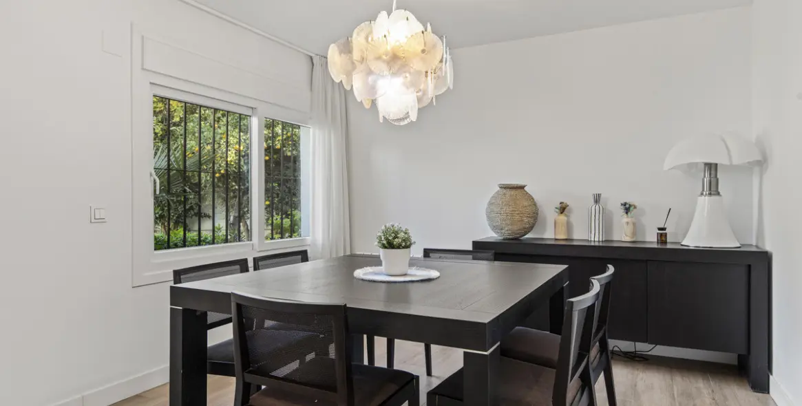 Venta de villa independiente en Guadalmina Alta 11