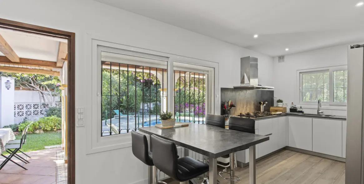 Venta de villa independiente en Guadalmina Alta 13