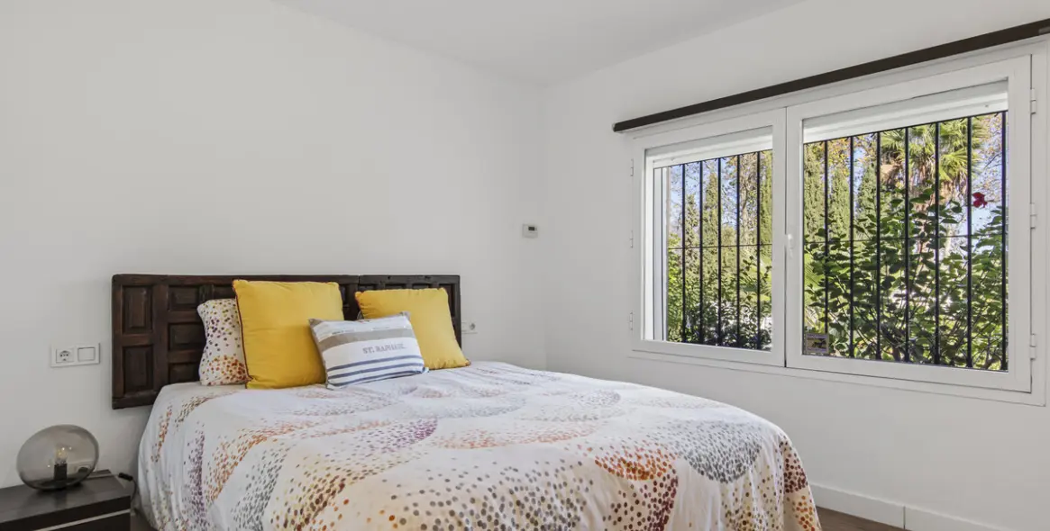 Продажа  отдельно стоящей виллы в Guadalmina Alta 21