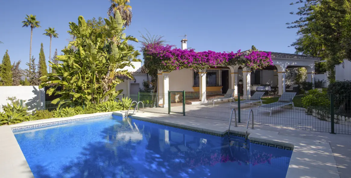 Продажа  отдельно стоящей виллы в Guadalmina Alta 27