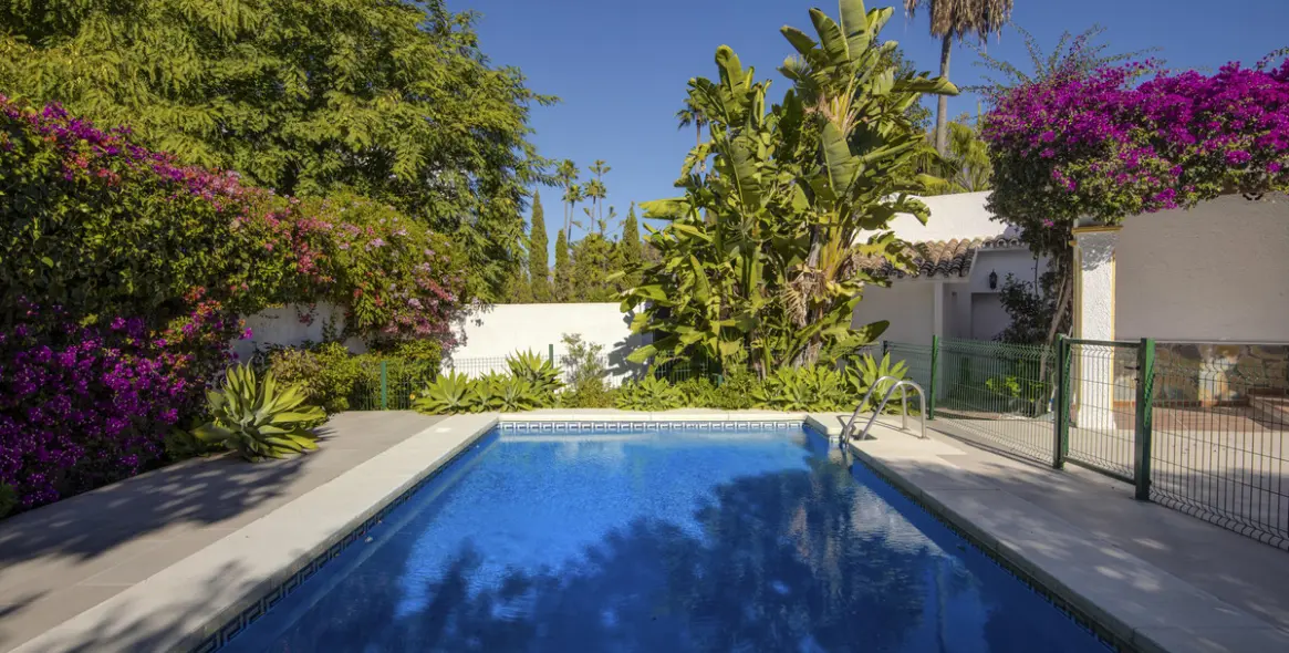 Продажа  отдельно стоящей виллы в Guadalmina Alta 29