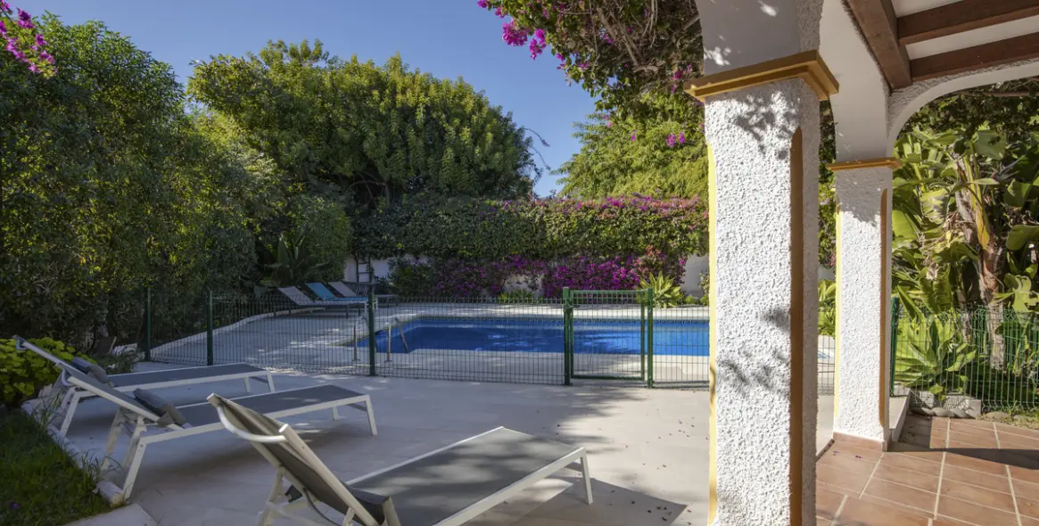 Продажа  отдельно стоящей виллы в Guadalmina Alta 30