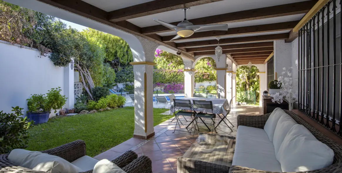 Продажа  отдельно стоящей виллы в Guadalmina Alta 31