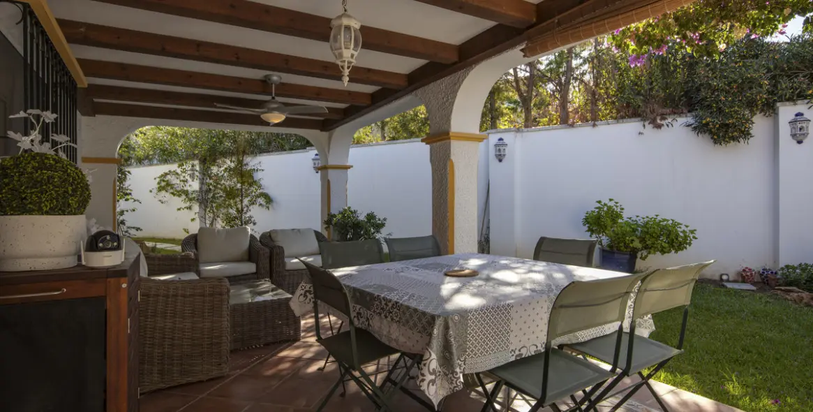 Продажа  отдельно стоящей виллы в Guadalmina Alta 32