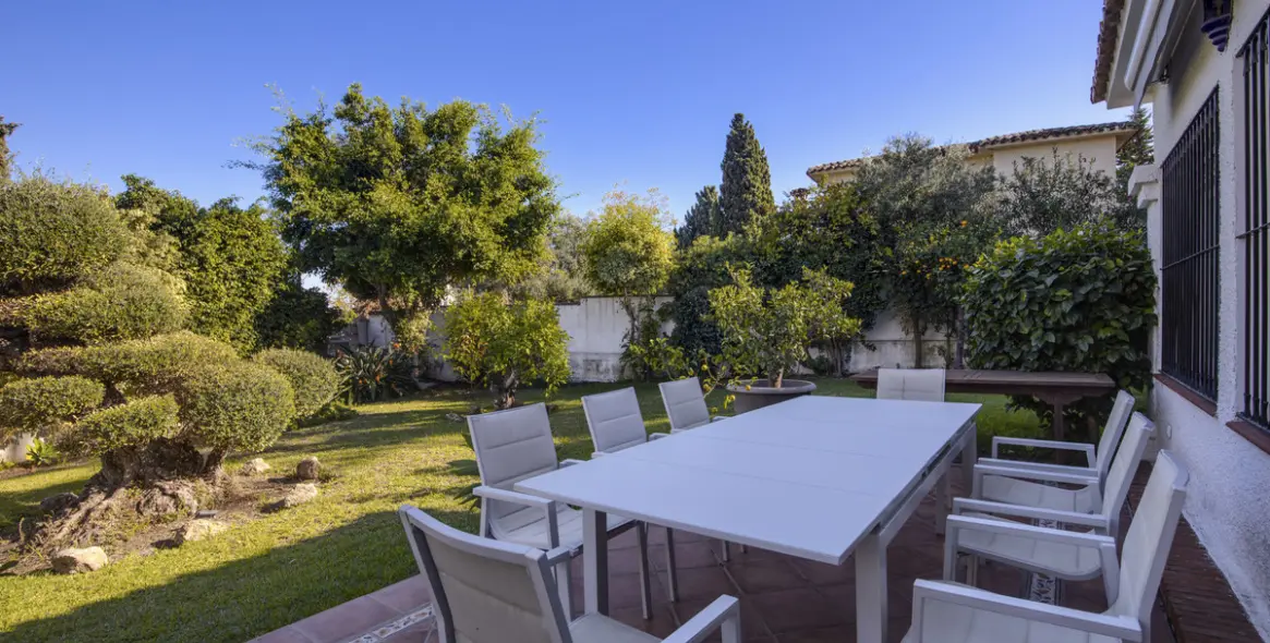 Продажа  отдельно стоящей виллы в Guadalmina Alta 33