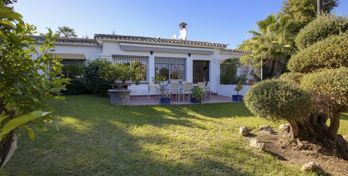 Продажа  отдельно стоящей виллы в Guadalmina Alta 34